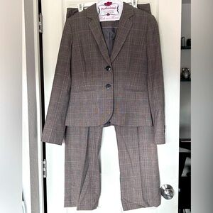 2-piece Calvin Klein Suit sz-6